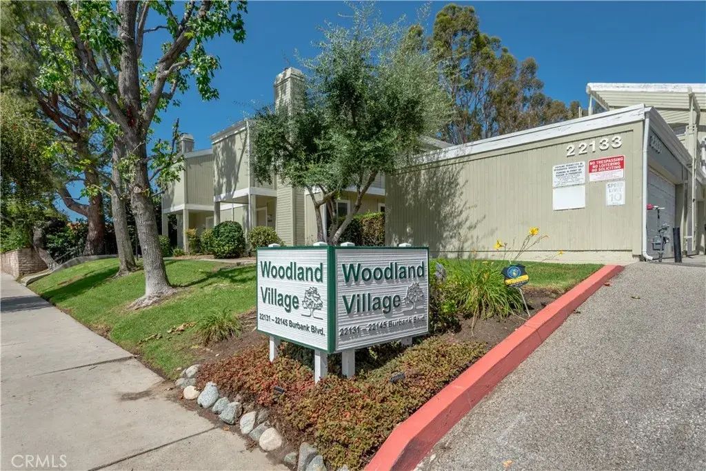 22139 Burbank Boulevard 7, Woodland Hills