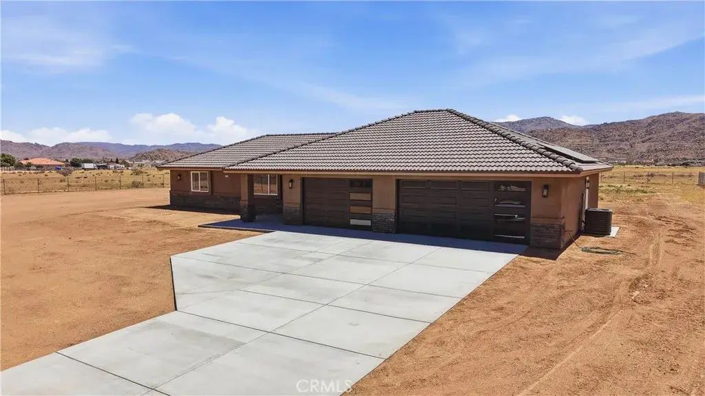 17430 Century Plant Rd, Apple Valley