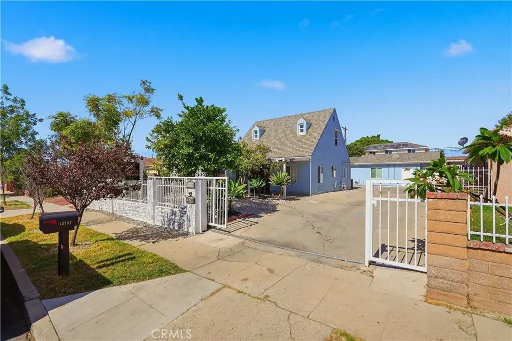 13737 Mercer, Pacoima