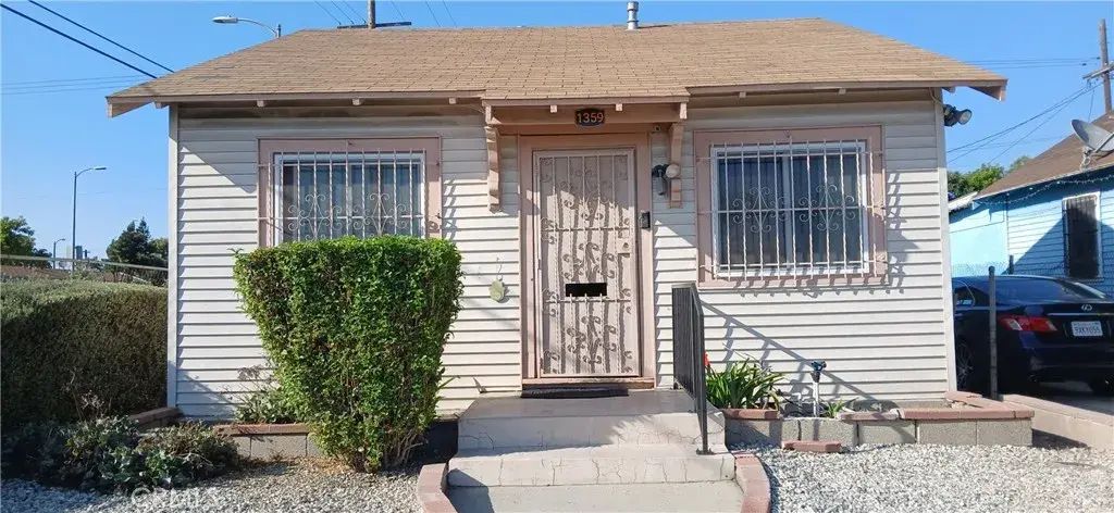 1359 W 69th, Los Angeles