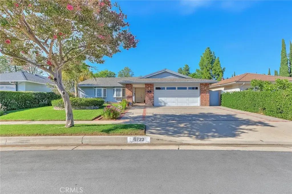 18723 Mayall, Northridge