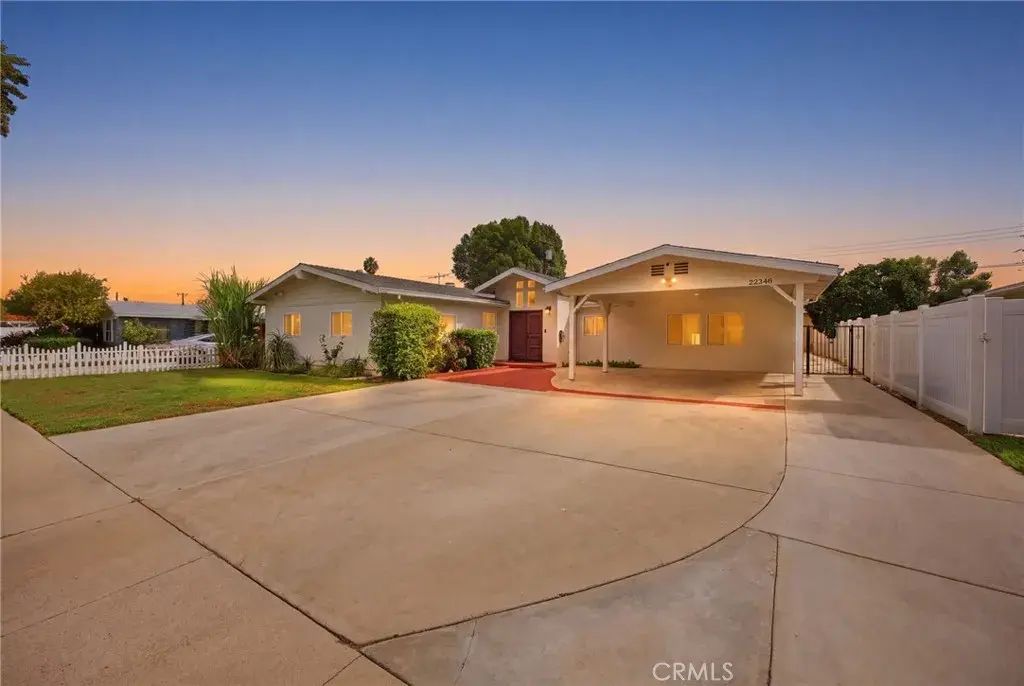 22248 Leadwell, Canoga Park