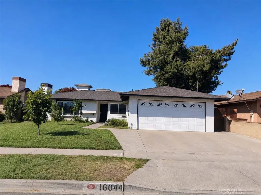 16044 Hawthorne, Fontana