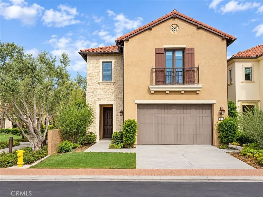 215 Piazza, Irvine