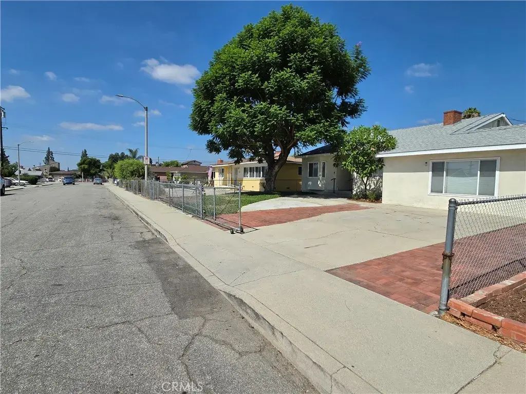 1695 James Pl, Pomona