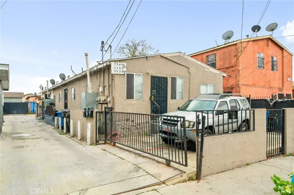 9538 Compton Avenue, Los Angeles