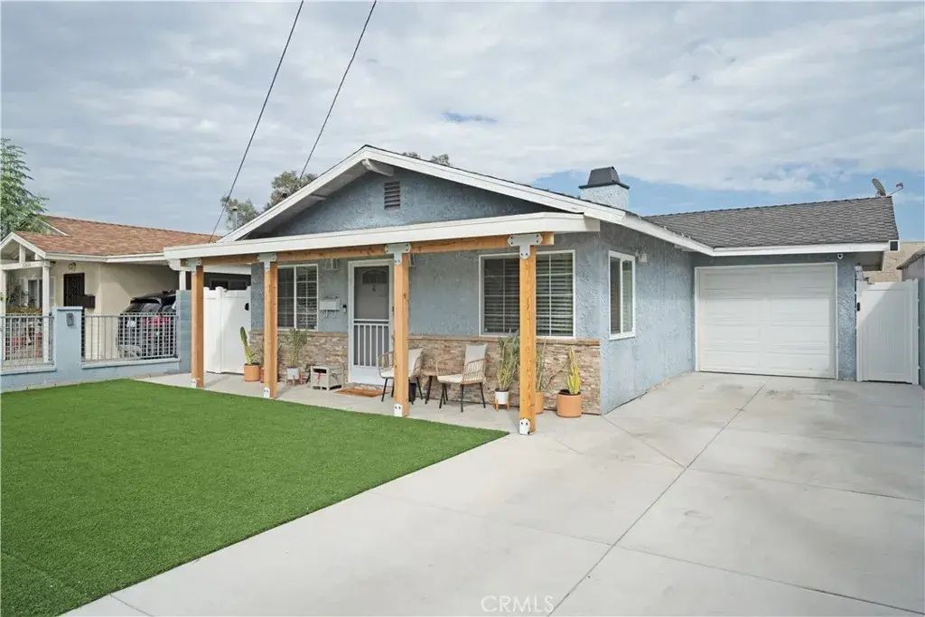 22620 Menlo, Torrance