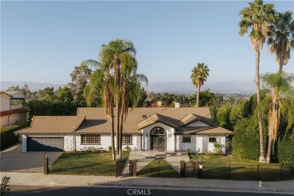 18841 Pasadero Drive, Tarzana