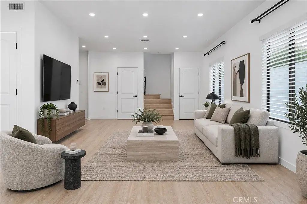 913 N Hilldale Avenue, West Hollywood