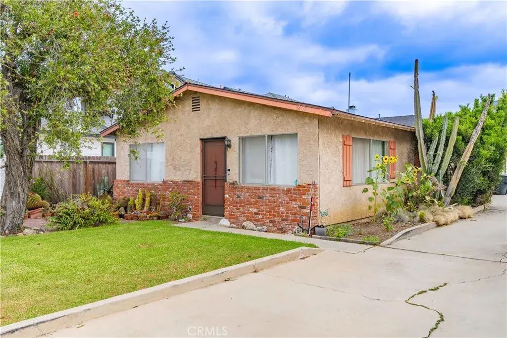 218 E 16th East, Costa Mesa