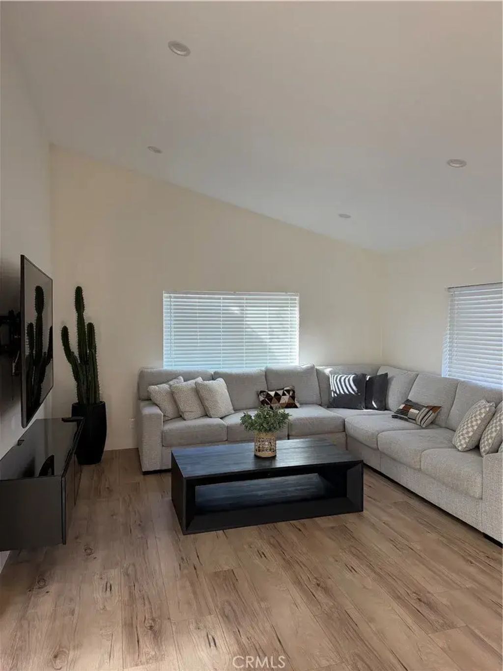 23167 Valerio, West Hills