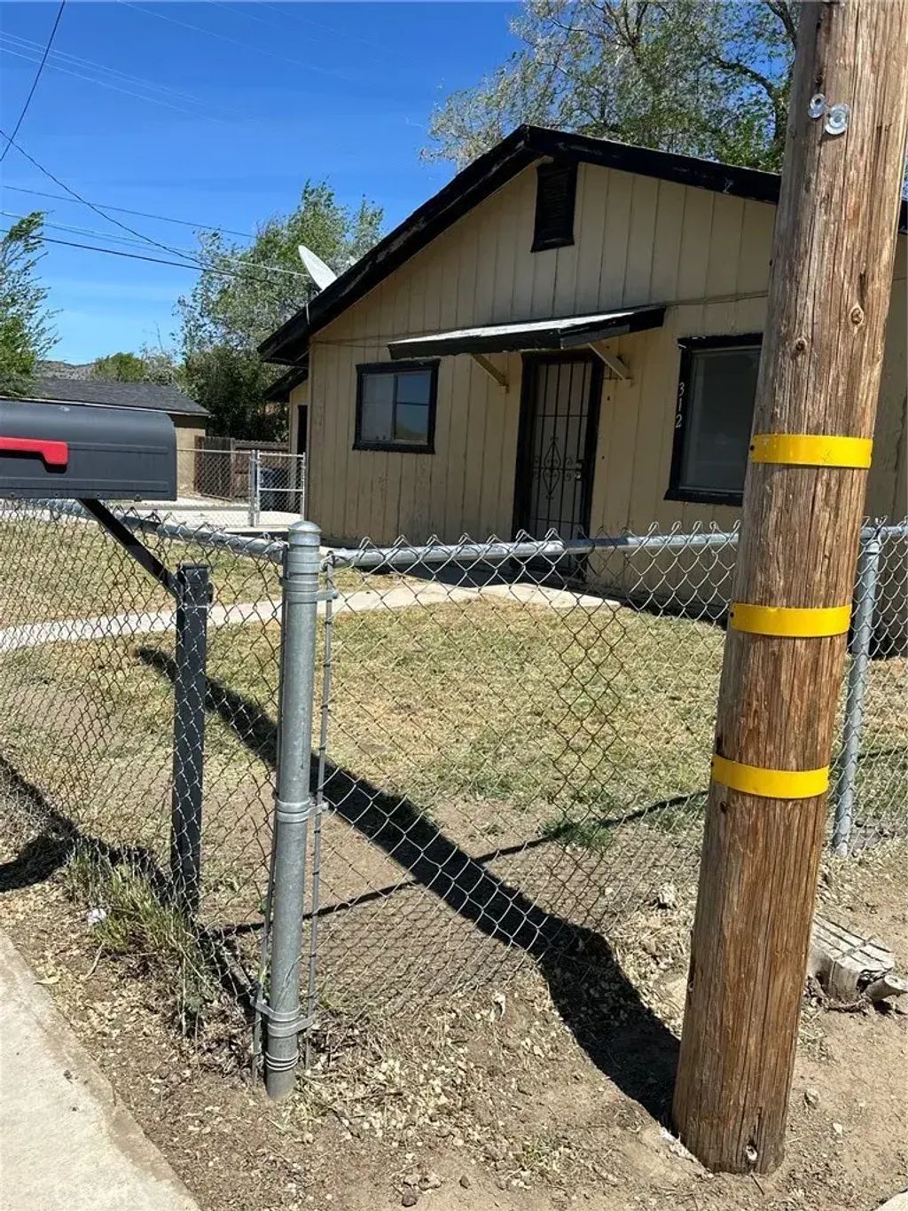 229 W D, Tehachapi