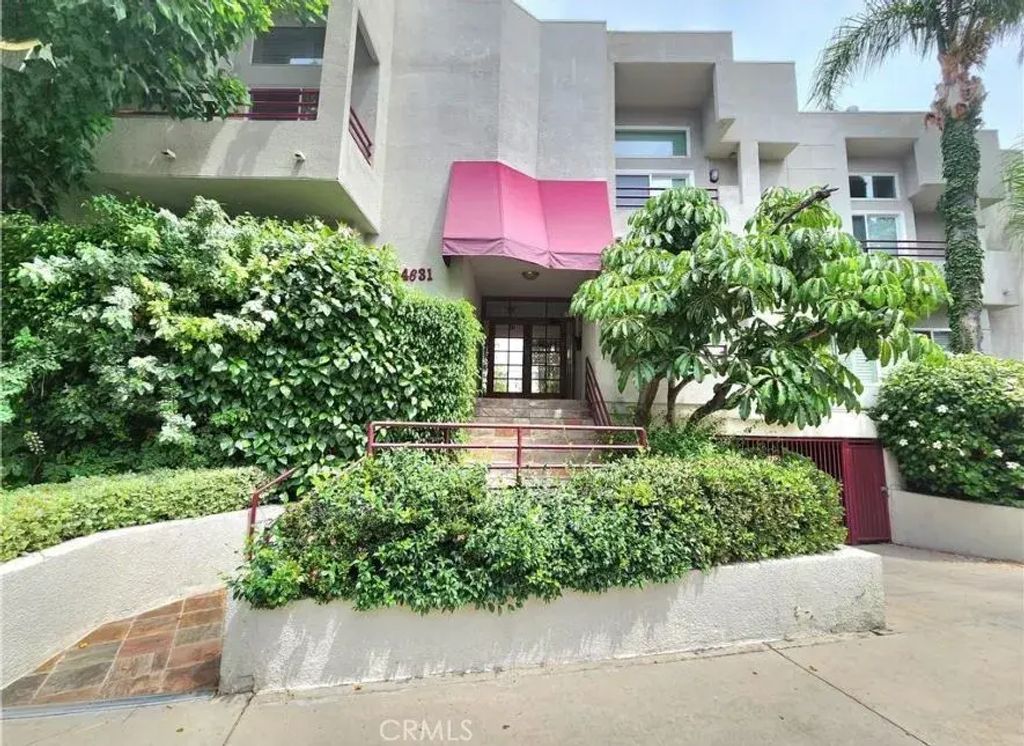 14631 Dickens Street 11, Sherman Oaks