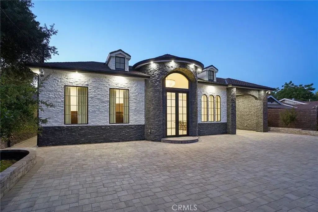 17363 Chase Street, Northridge