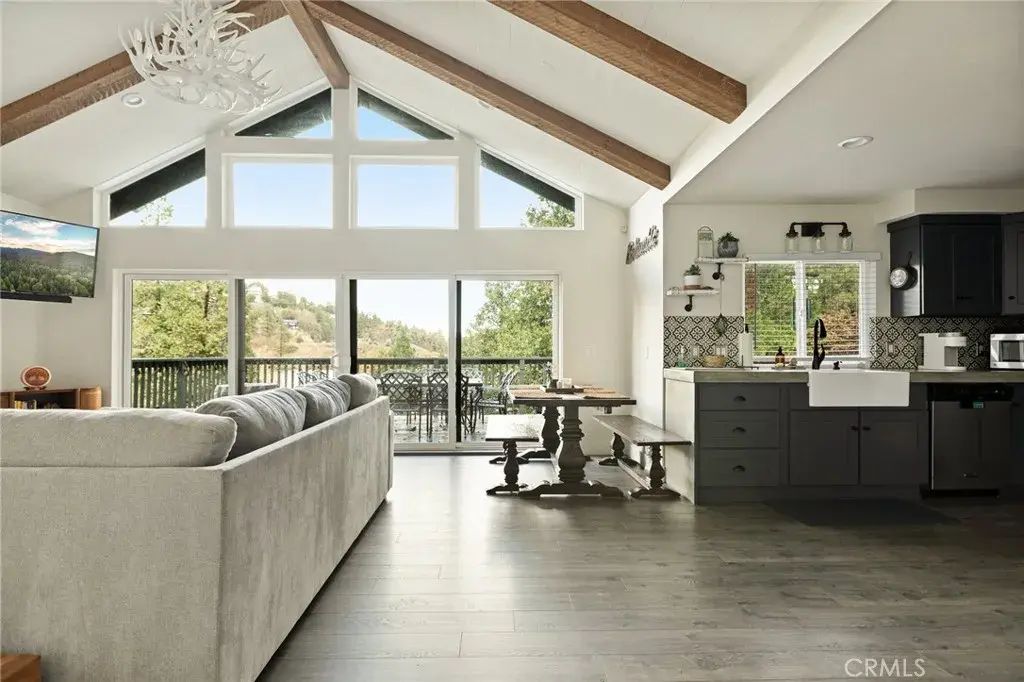 24379 San Moritz, Crestline