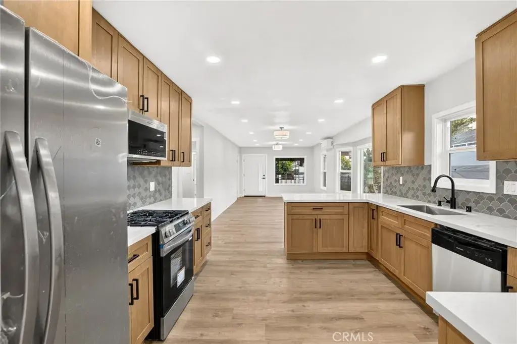1116 W 76th Street, Los Angeles