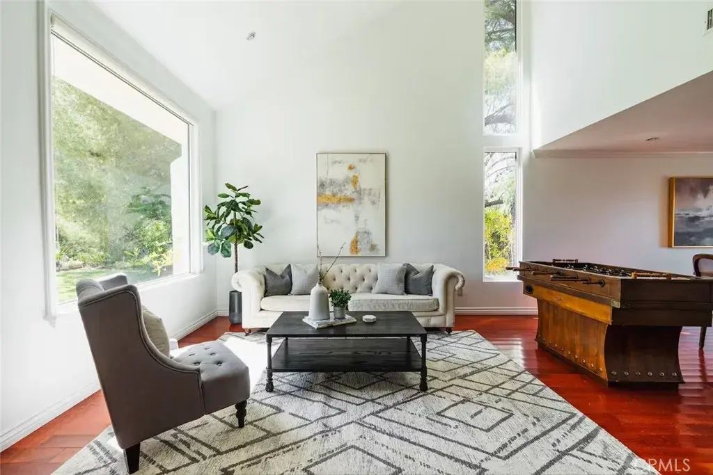 21793 Planewood Drive, Woodland Hills