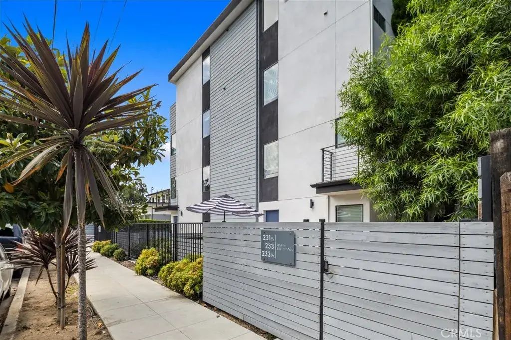 233 N Burlington Avenue, Echo Park