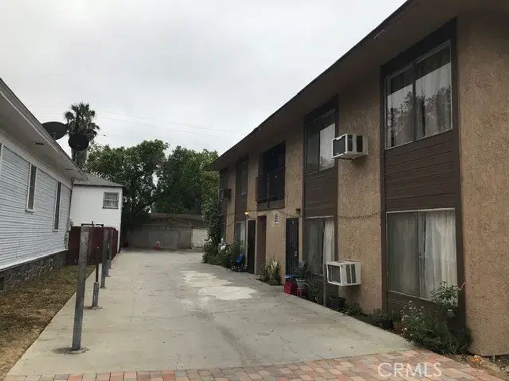320 E Pearl, Pomona