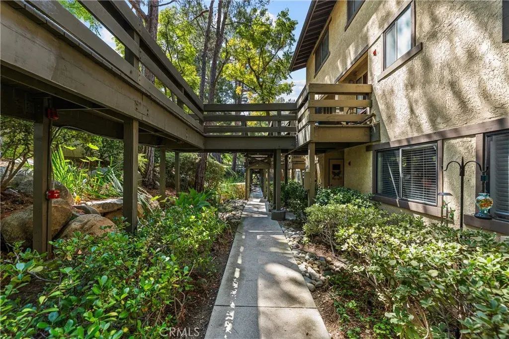 1052 Seco 104, Pasadena