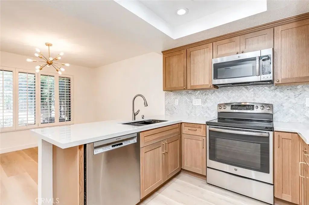 933 Creekside Drive 126, Fullerton