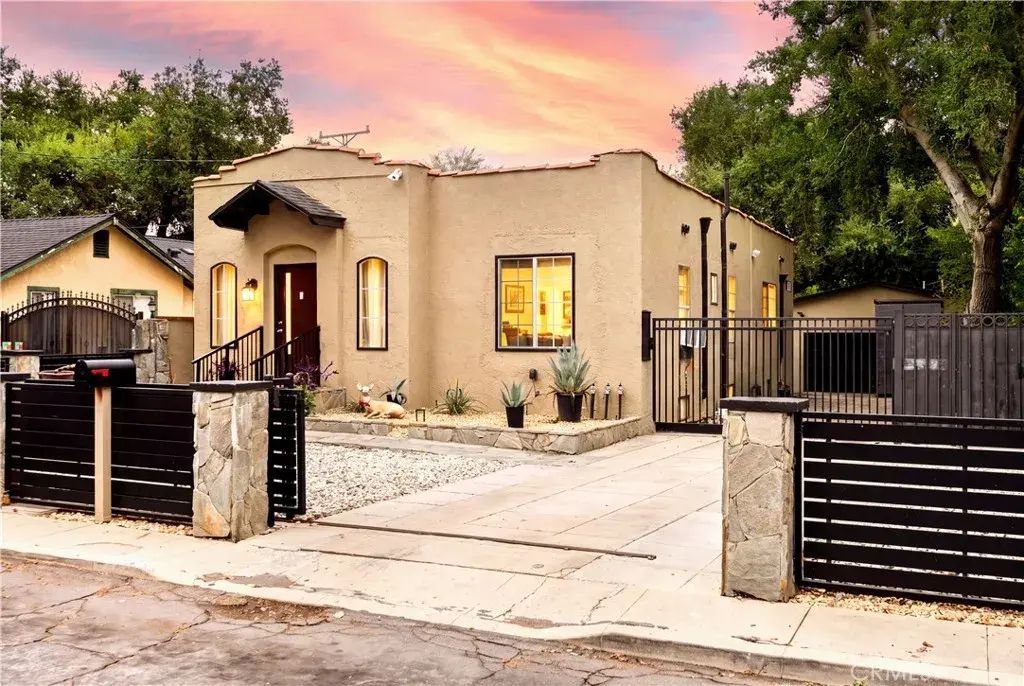 868 W Calaveras, Altadena