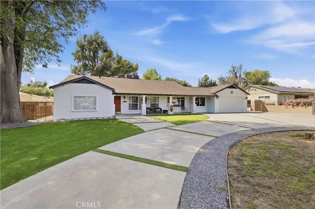 9625 Orion Avenue, North Hills