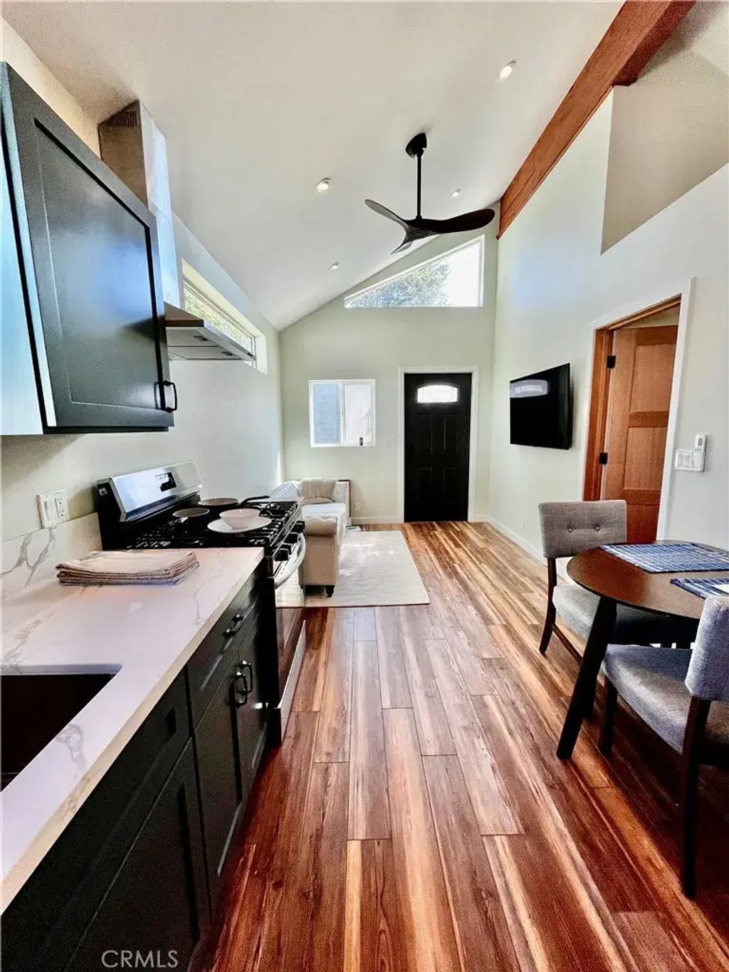 22151 Cohasset, Canoga Park
