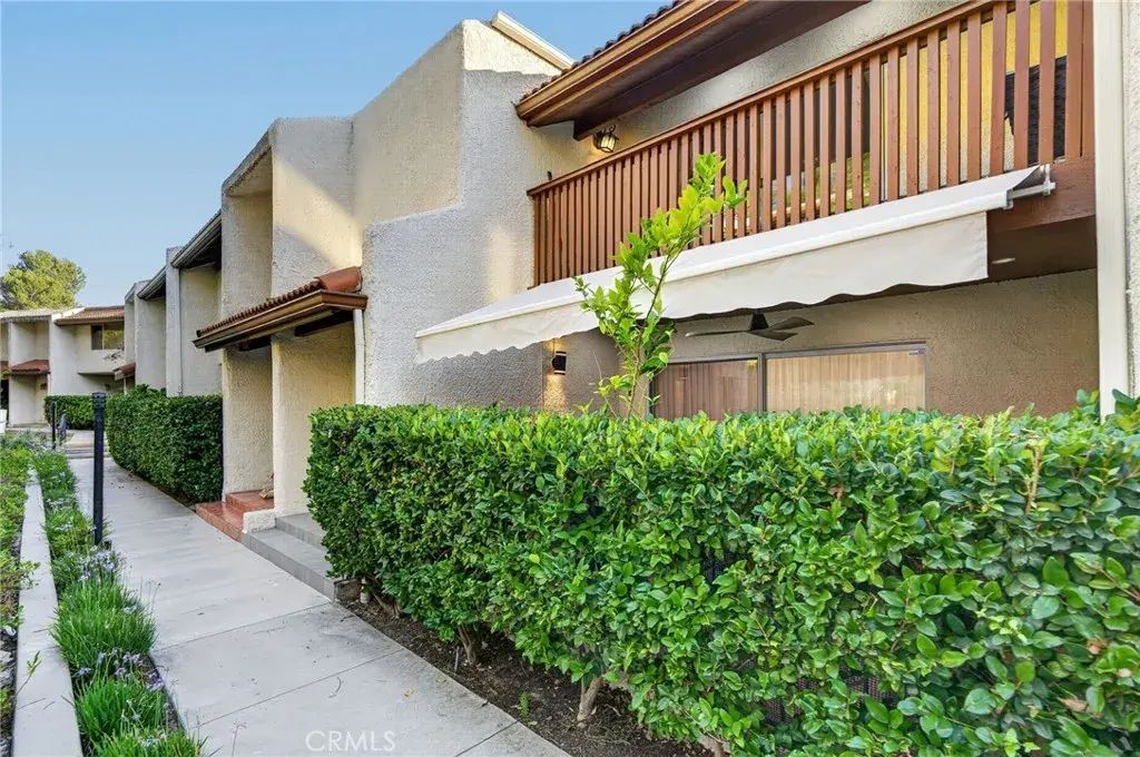 9529 Via Salerno, Burbank