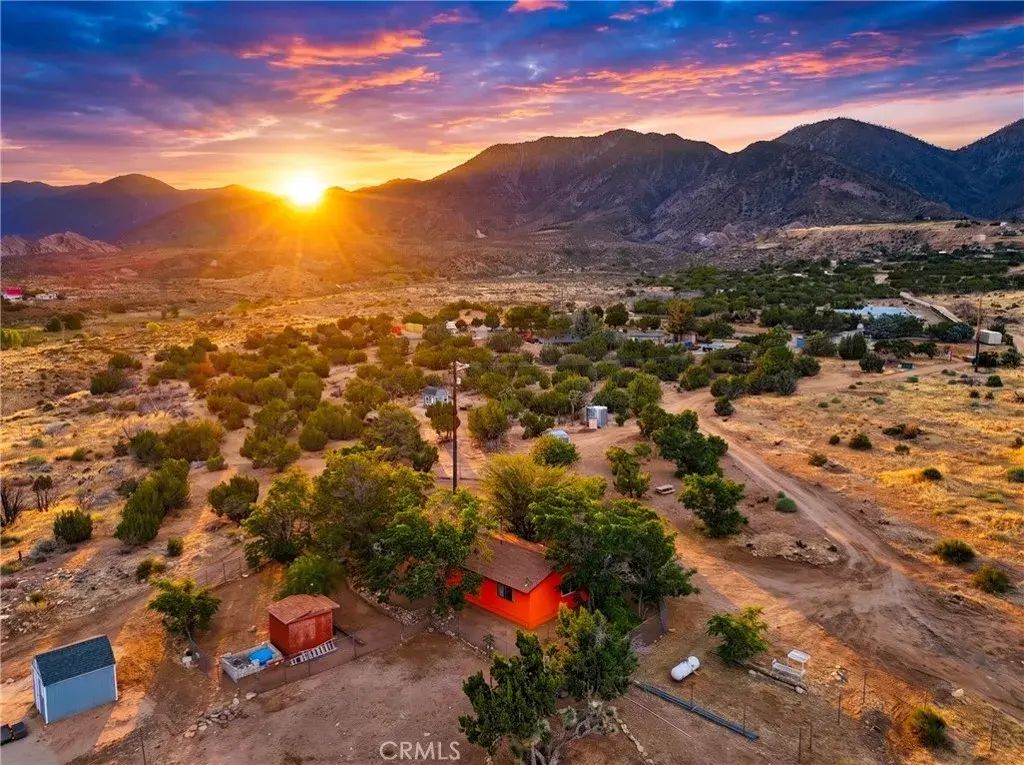 29310 Devils Punch Bowl, Juniper Hills