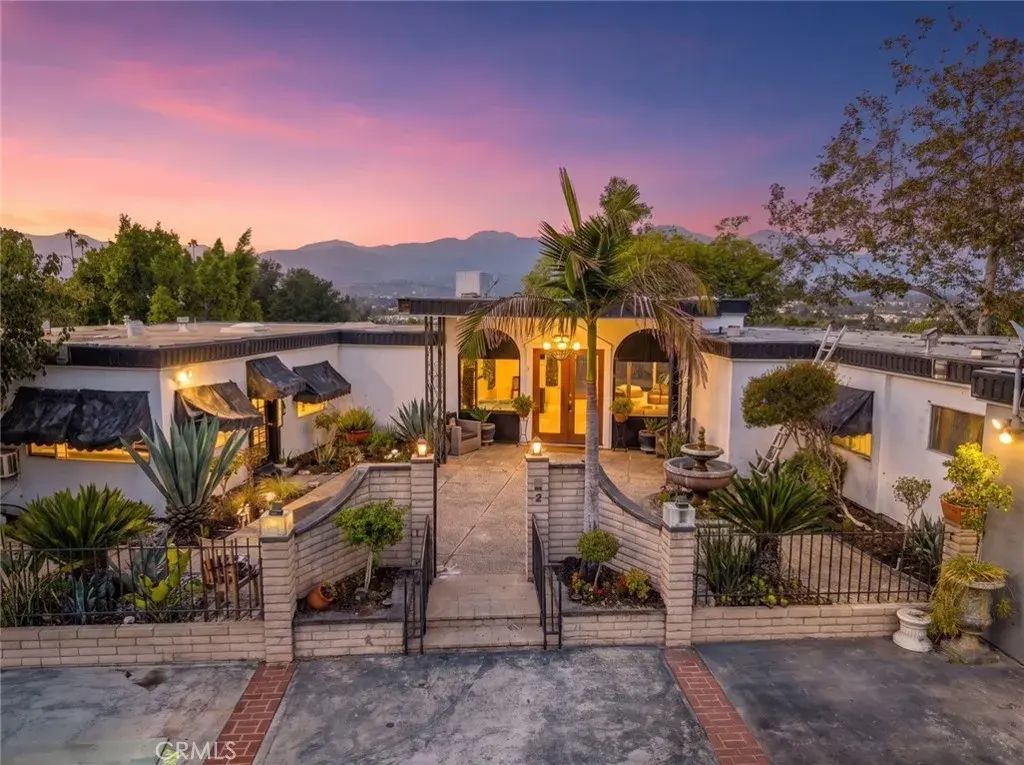 950 Hillcrest, Pomona