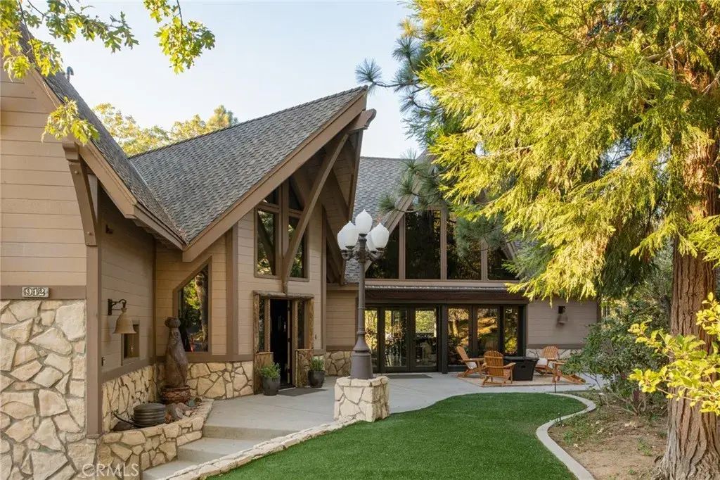 942 Lake Edge, Lake Arrowhead