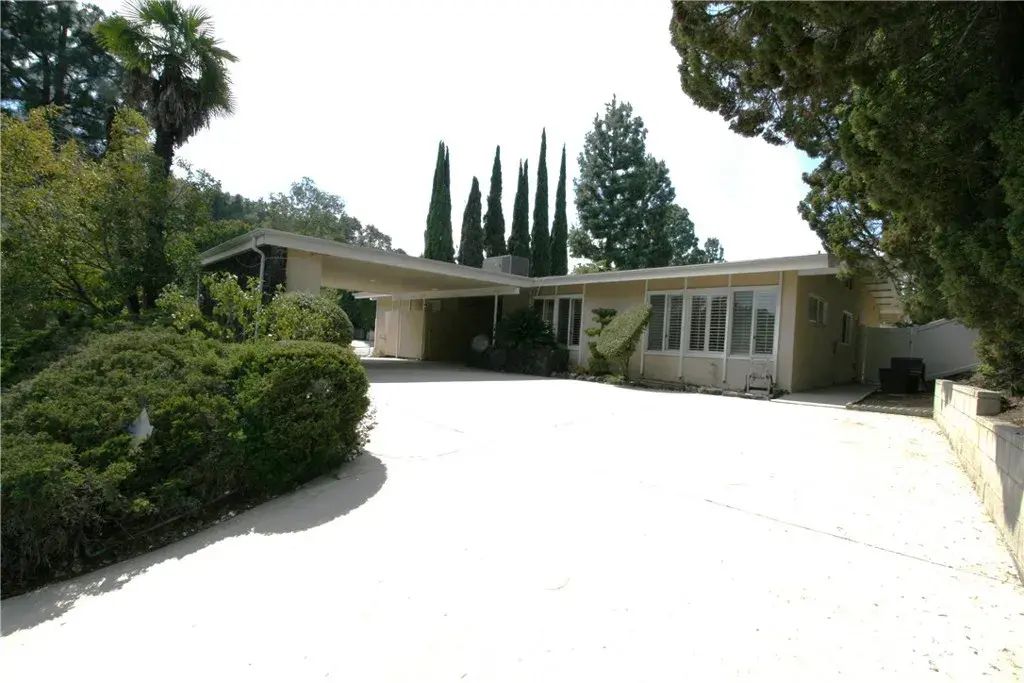 11400 Dona Evita, Los Angeles