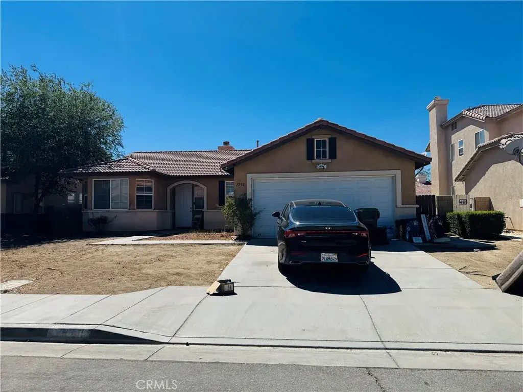 1238 W Avenue H7, Lancaster