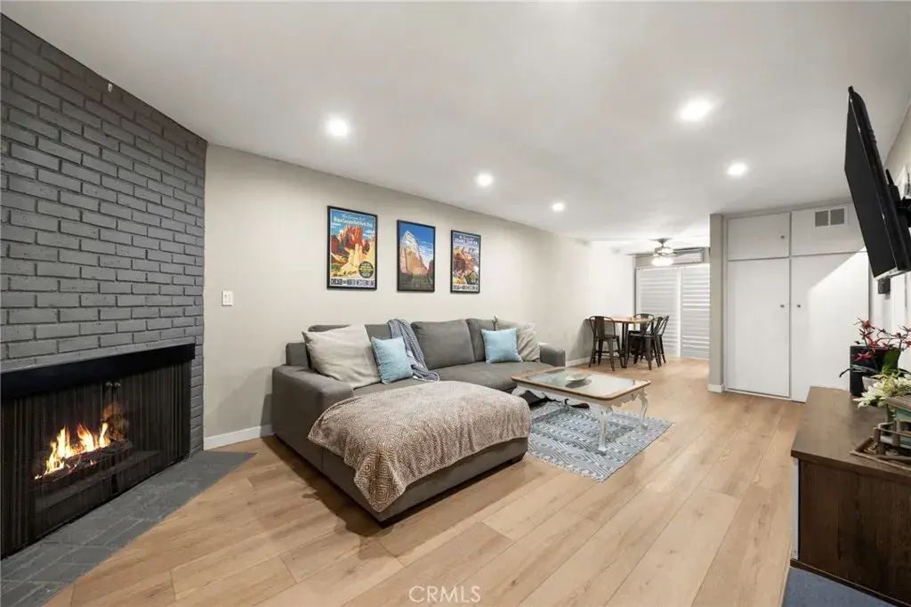2452 Chelsea Place M, Santa Monica