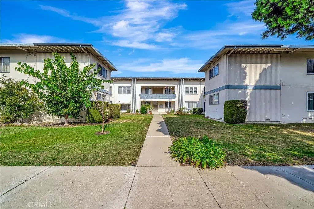 5741 Clemson, Los Angeles