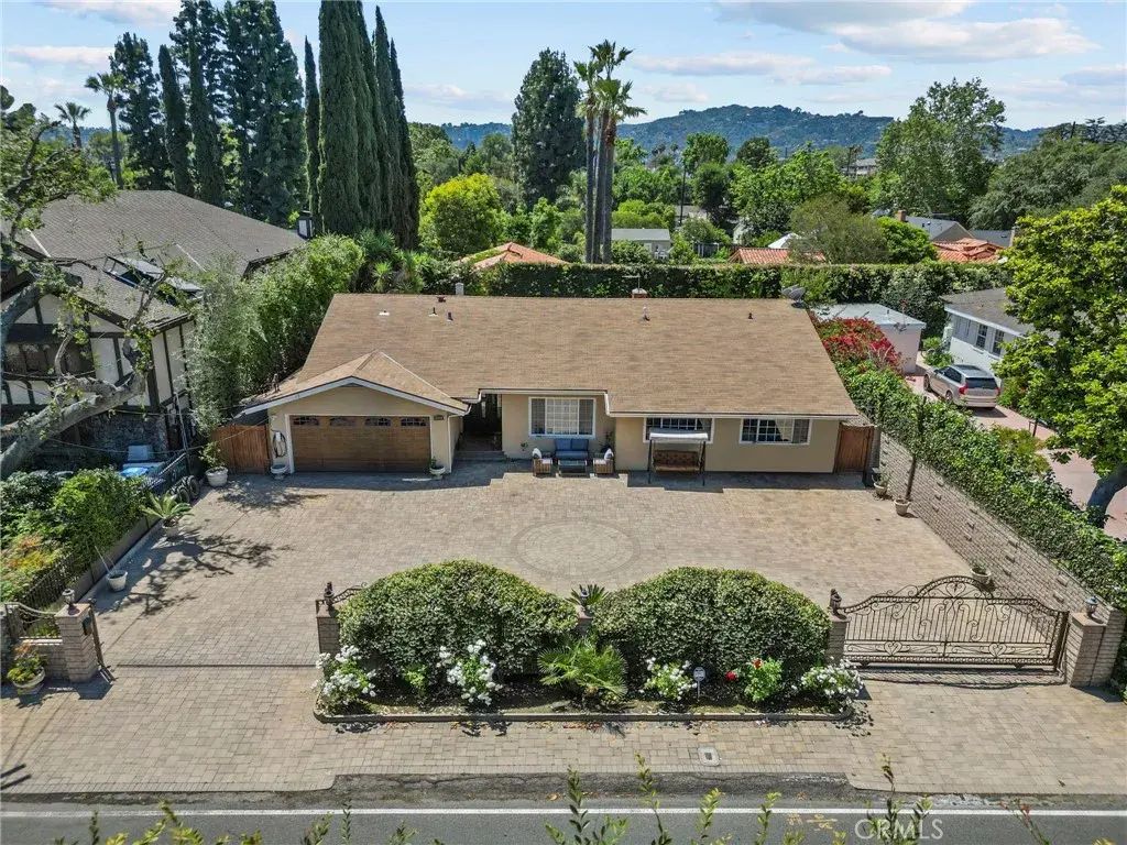 10544 Camarillo Street, Toluca Lake