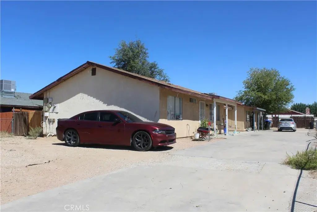 18511 New Hampshire, Adelanto