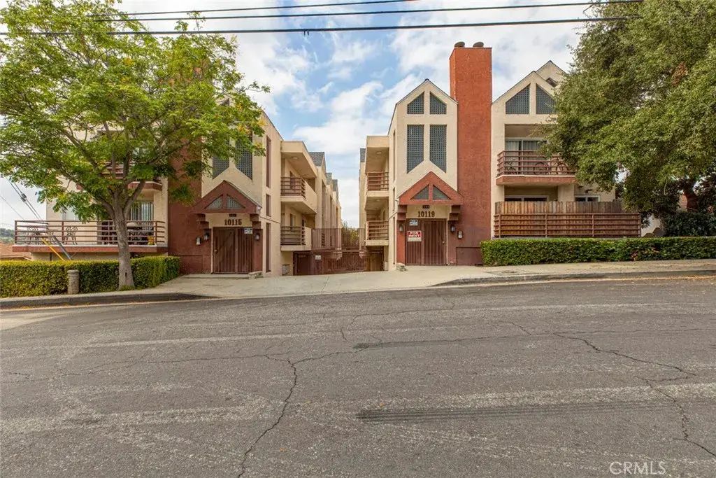 10119 Pinewood Avenue 207, Tujunga