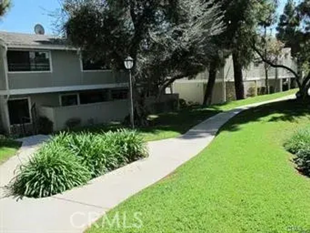 22137 Burbank, Woodland Hills