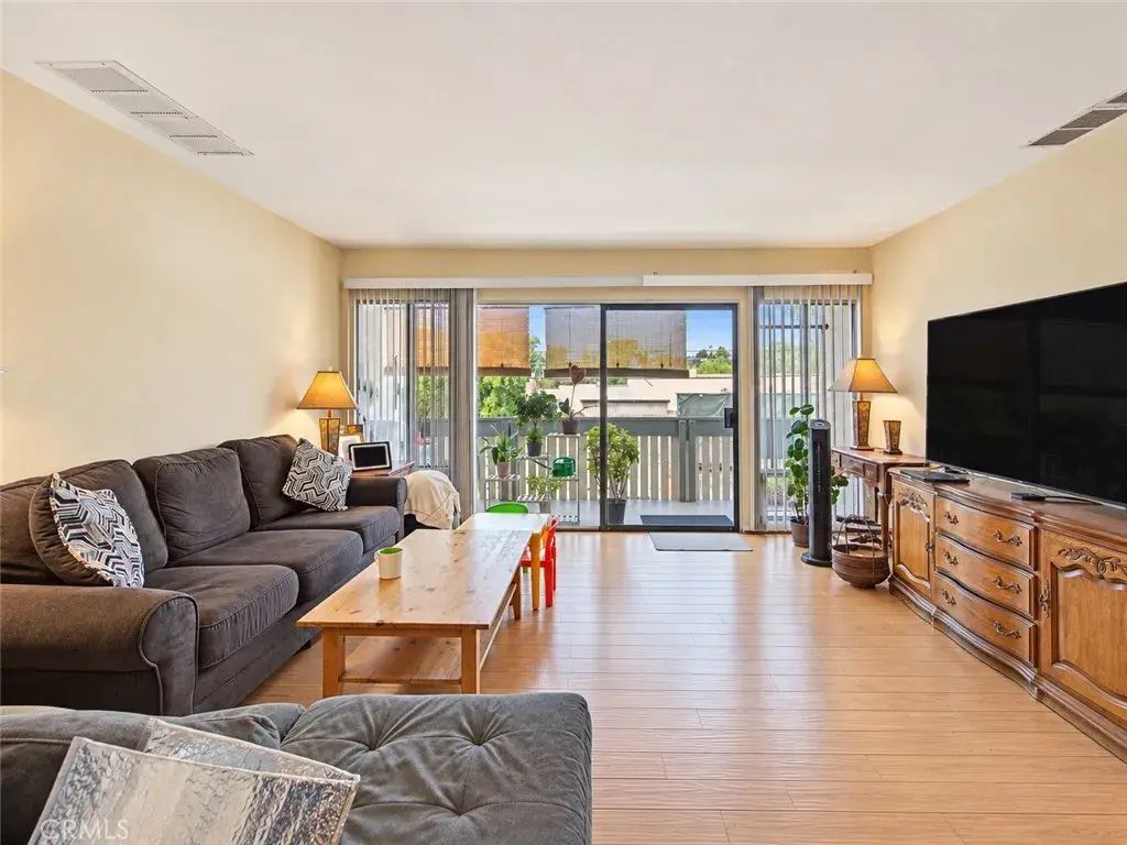 8601 International Avenue 135, Canoga Park