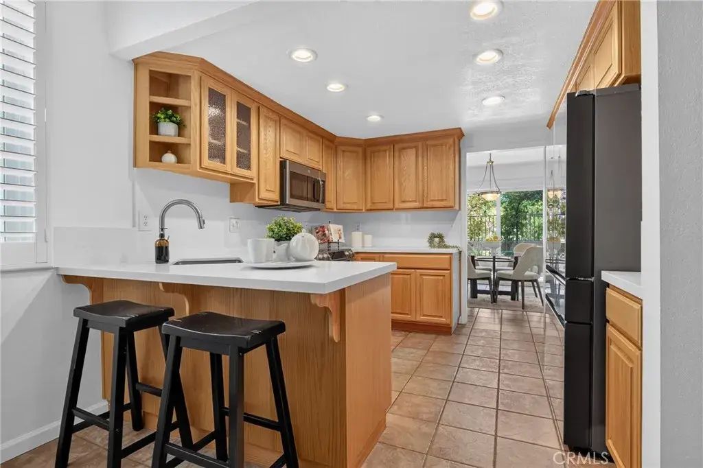 25142 Marci, Valencia