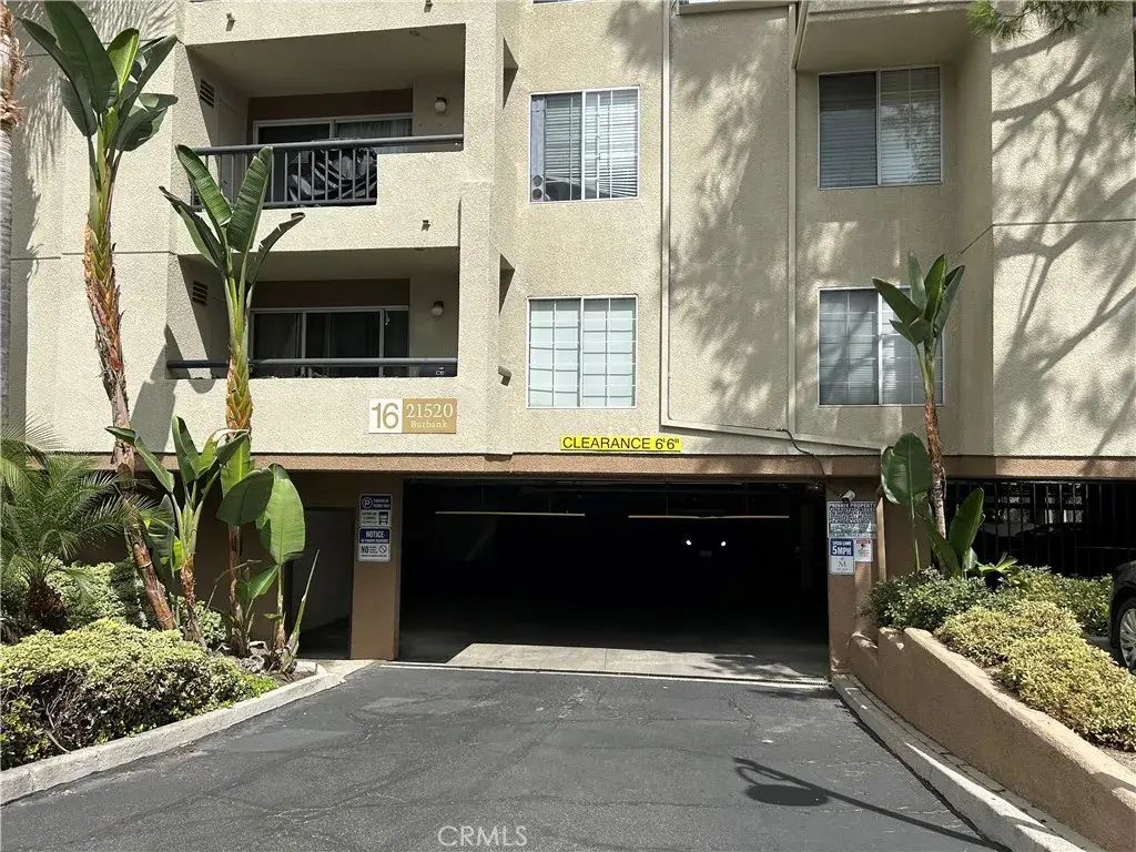 21520 Burbank 303, Woodland Hills