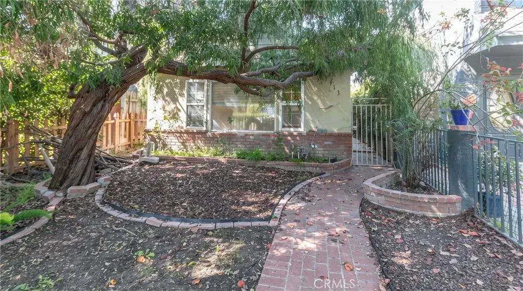 2913 W Chandler Boulevard, Burbank