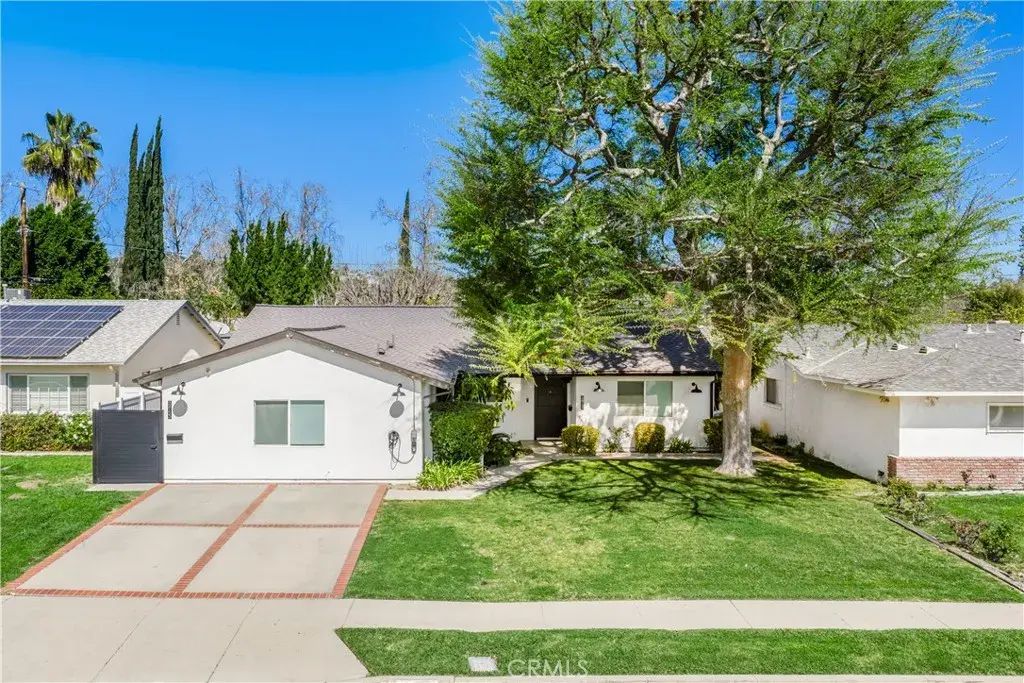 24131 Kittridge, West Hills