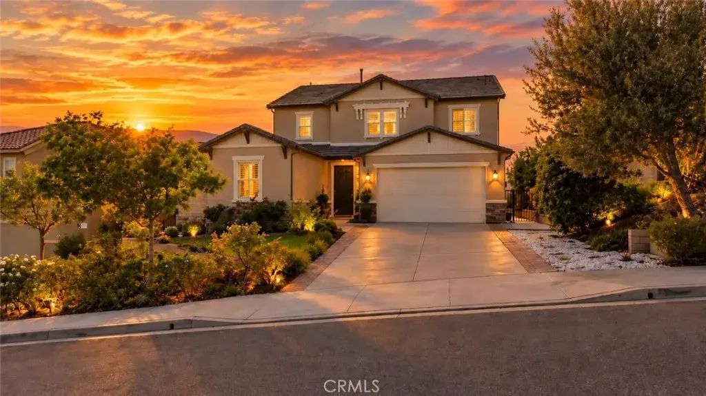 20540 Suzie, Saugus