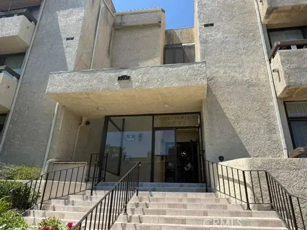 5237 Newcastle Avenue 205, Encino