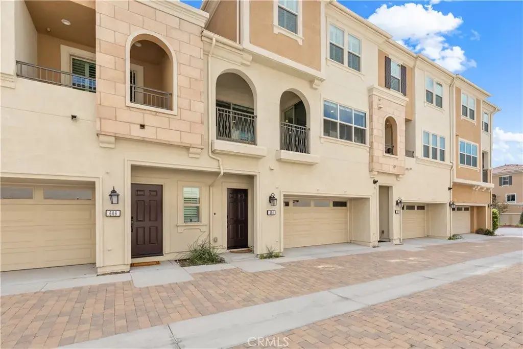 604 White Oaks, Lake Forest