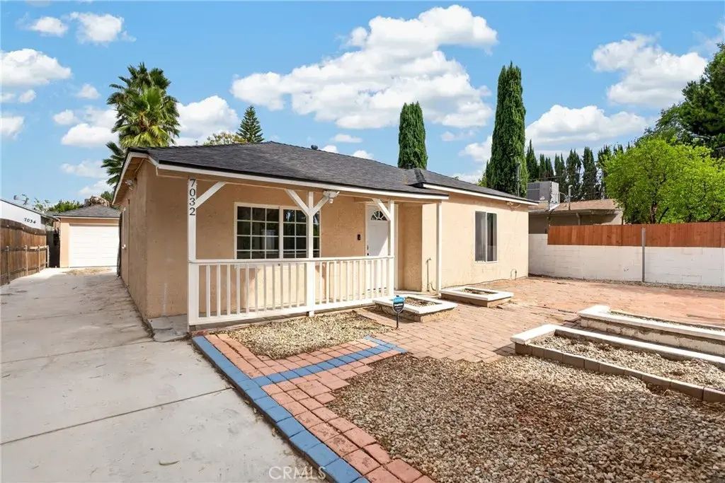 7032 Crebs Avenue, Reseda
