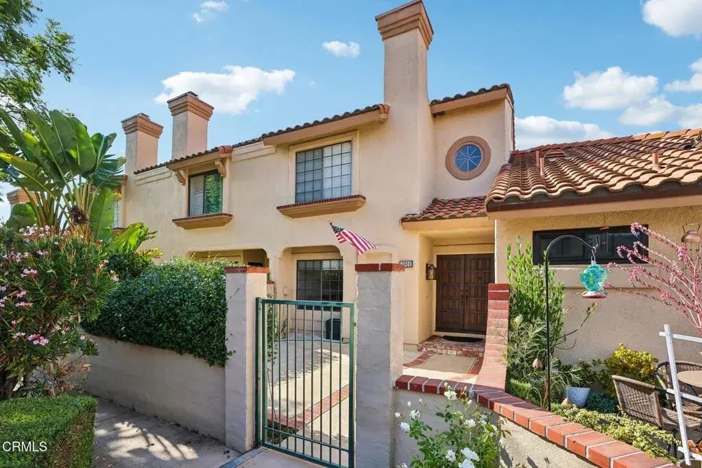 390 Country Club Drive B, Simi Valley